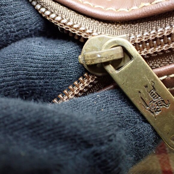 *SOLD*Authentic Burberry Travel Bag with crossbody strap - Picture 11 of 16